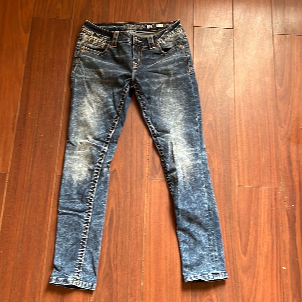 Miss me Jeans size 28. Only Worn once, if at all. Perfect condition.